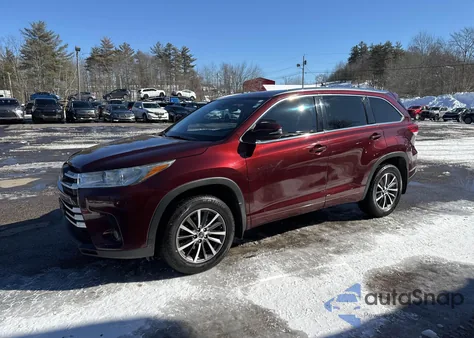 2018 Toyota Highlander Xle z USA, uszkodzony, nr VIN 5TDJZRFH9JS897166